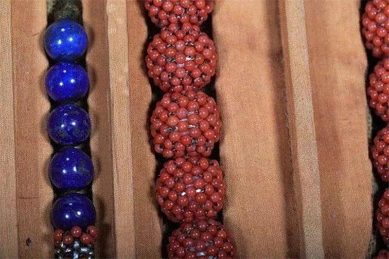 细节图,北京中拍国际2017秋拍精品赏析——清 珊瑚辑米珠包东珠朝珠,朝珠,中拍国际,秋拍精品,包东珠,东珠,清代,东珠朝珠,材质,工艺,皇帝