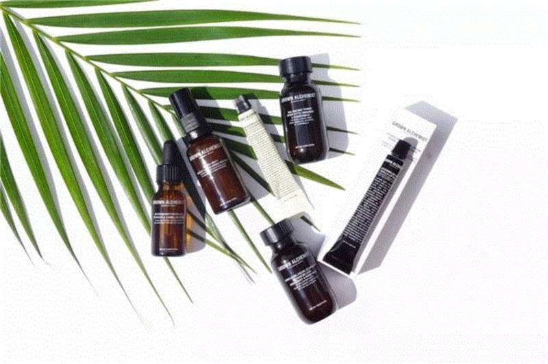 与Aesop一样来自澳洲，却被誉为“新一代有机护肤品”的Grown Alchemist，不仅拥有媲美