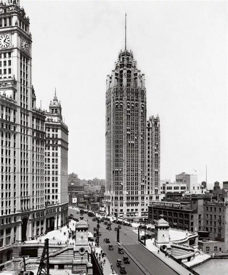 近一个世纪以来，芝加哥论坛报大厦一直屹立在城市文化遗产的中心  图片来自Chic