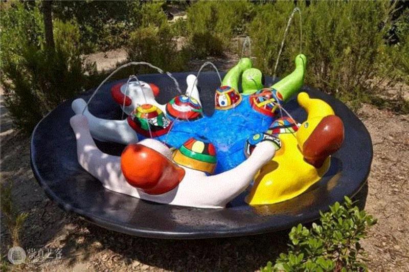 妮基·桑法勒公共艺术作品,幼时被父亲性侵，长大后靠画画治愈，终成一代传奇女权主义艺术家,父亲,幼时,长大,画画,治愈,传奇,女权主义艺术家,妮基,桑法勒,丁格利