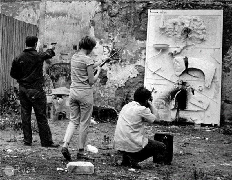 幼时被父亲性侵，长大后靠画画治愈，终成一代传奇女权主义艺术家,父亲,幼时,长大,画画,治愈,传奇,女权主义艺术家,妮基,桑法勒,丁格利