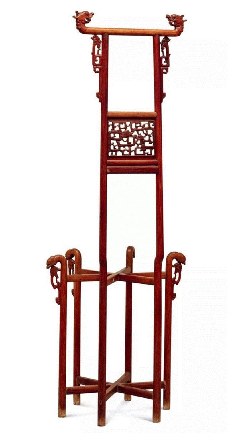 明 黄花梨六足高面盆架,展览 | 「简约隽永——中国古典家具及牧心斋藏文房精品」大展,中国古典家具,藏文,家具,明式家具,黄花梨,王世襄,中国嘉德,明式家具珍赏,古典家具,栏杆