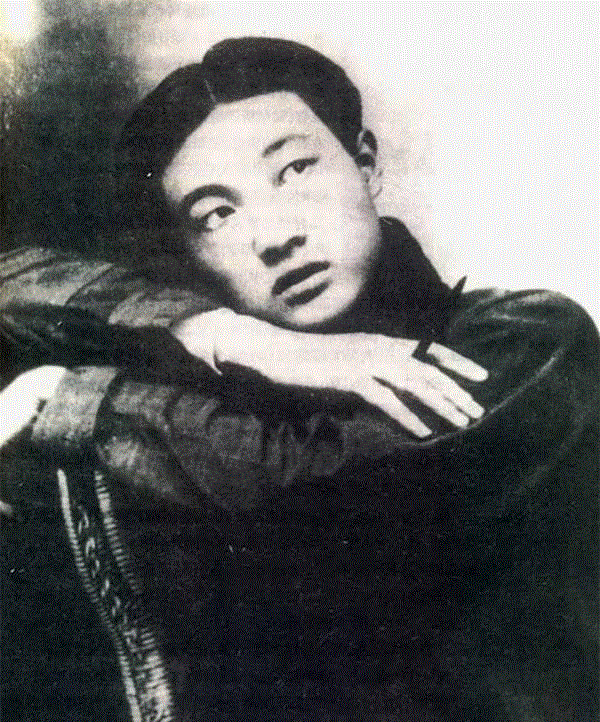 ▲&nbsp;徐悲鸿19岁时在上海留影,他是中国国宝级画师，流过浪，寻过死，却凭一匹马征服世界，还画画骂过蒋介石,画画,蒋介石,国宝级,画师,徐悲鸿,傲骨,巴黎,徐寿康,傲气,父亲