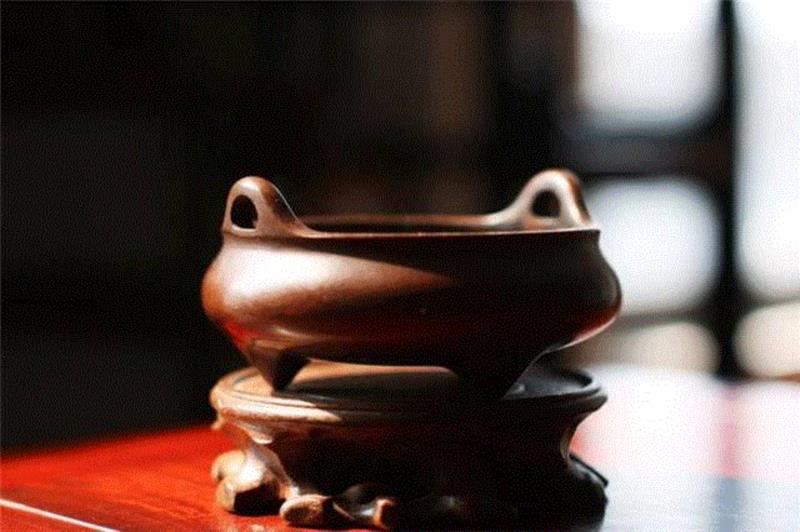 ▲ 历史上第一次使用黄铜铸成的铜器。,这才是最风雅的宝物，皇帝御用，故宫慕名收藏，见了都想要｜?造物中国,皇帝,造物,宝物,故宫,慕名,收藏,宣德炉,顾建刚,工艺,香炉