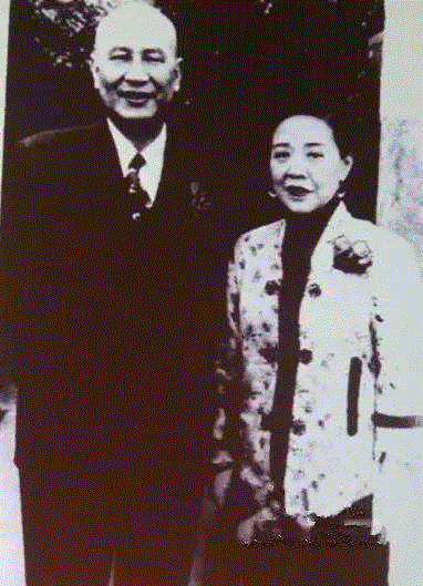 白先勇回忆母亲：从官宦之家的千金小姐到白崇禧也敬畏的女人,母亲,白崇禧,小姐,白先勇,回忆,官宦,千金,女人,父亲,两人