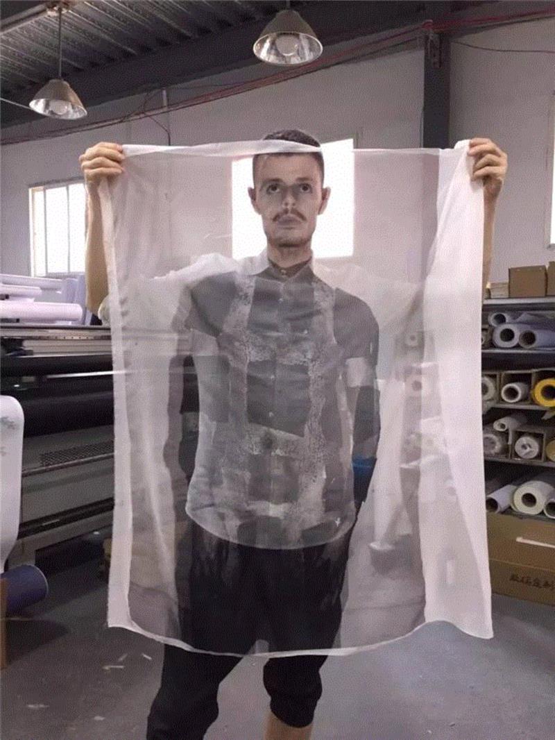 On-site image of Oliver Herring working @ OCAT Xi