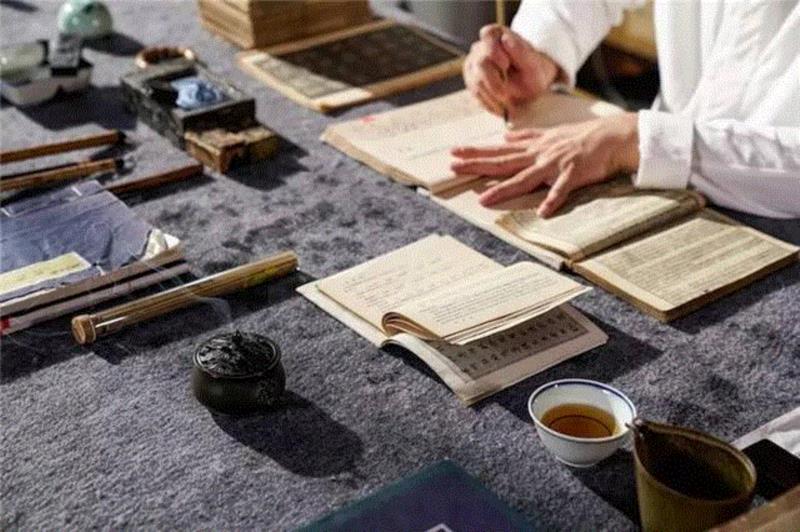 他从小寄养于寺庙，一生都迷上了那种味道……,寺庙,寄养,味道,桂花,合香,敖勇军,养智香铺,沉香,香铺,奇楠