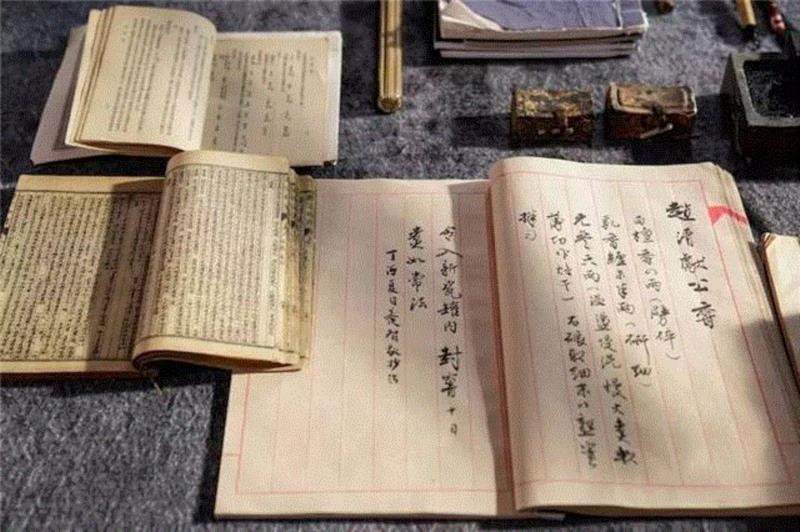 每天，我和同事都在研究这些老香方的功效，,他从小寄养于寺庙，一生都迷上了那种味道……,寺庙,寄养,味道,桂花,合香,敖勇军,养智香铺,沉香,香铺,奇楠