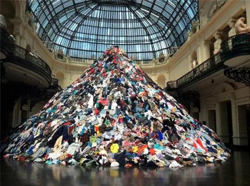 Christian Boltanski于 Grand Palais 展览,ARTIST | CHRISTIAN BOLTANSKI,ARTIST,BOLTANSKI],死亡,Boltanski,照片,屠杀,山路,博尔坦斯基,Christian,犹太人