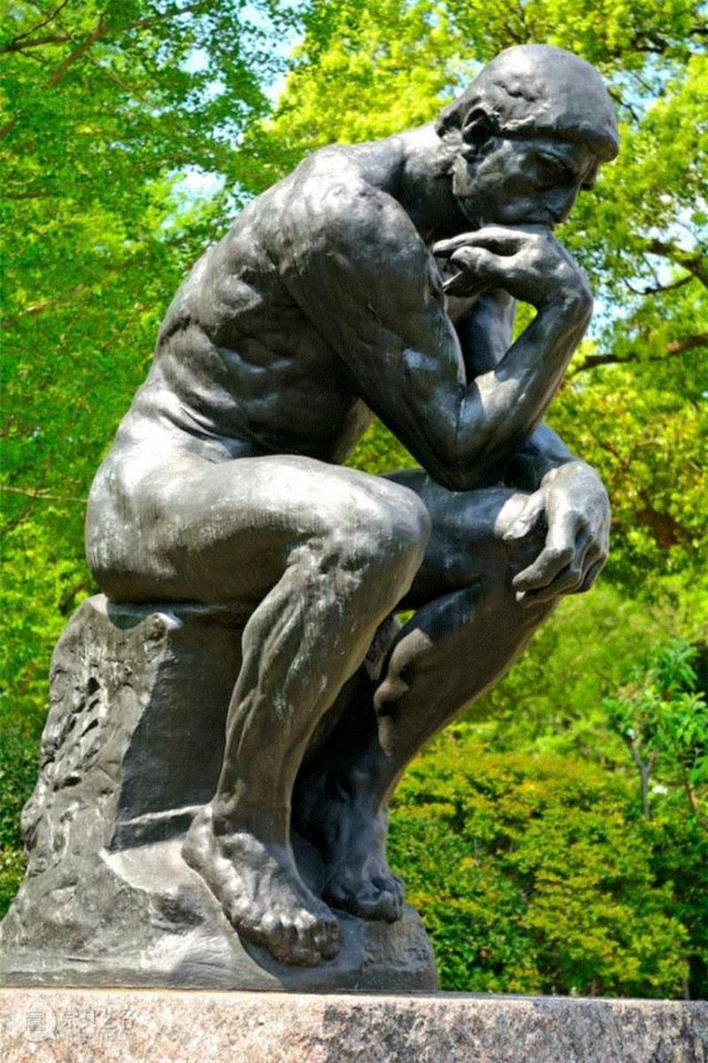这是法国雕塑家奥古斯特·罗丹（Auguste Rodin）的杰作，《思想者》最初是为《地狱之门》一件