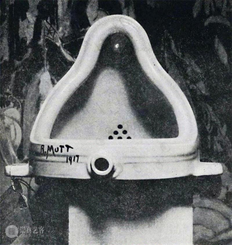 马塞尔·杜尚（Marcel Duchamp）用现成的喷泉（一种瓷器小便池）作为一种艺术品放在世人的目