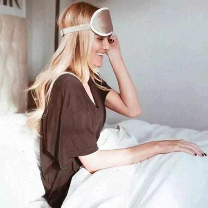 iluminage的铜离子眼罩，会释放出微量的铜离子。,你的皱纹是睡出来的！这个美容眼罩和枕套能拯救你,美容,眼罩,枕套,皱纹,离子,iluminage,材质,铜离子,保养,肌肤