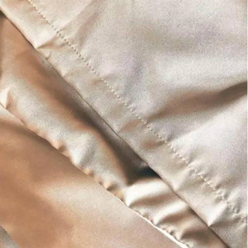 手感柔滑，能有效减少摩擦对头发造成的伤害，帮助改善掉发和头发毛糙。,你的皱纹是睡出来的！这个美容眼罩和枕套能拯救你,美容,眼罩,枕套,皱纹,离子,iluminage,材质,铜离子,保养,肌肤