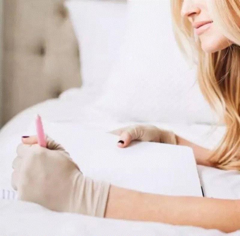 无论是写字、玩手机、或者敲键盘加班的时候，它都是你的护手神器。,你的皱纹是睡出来的！这个美容眼罩和枕套能拯救你,美容,眼罩,枕套,皱纹,离子,iluminage,材质,铜离子,保养,肌肤