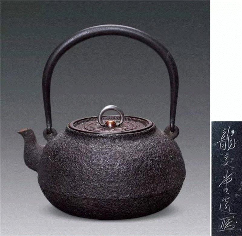 2750 ,【嘉德四季49期】《承古容今》专场之日本老铁壶,日本,嘉德四季,古容今,明治,文堂,金寿堂,工艺,提梁,龙文堂,安之介
