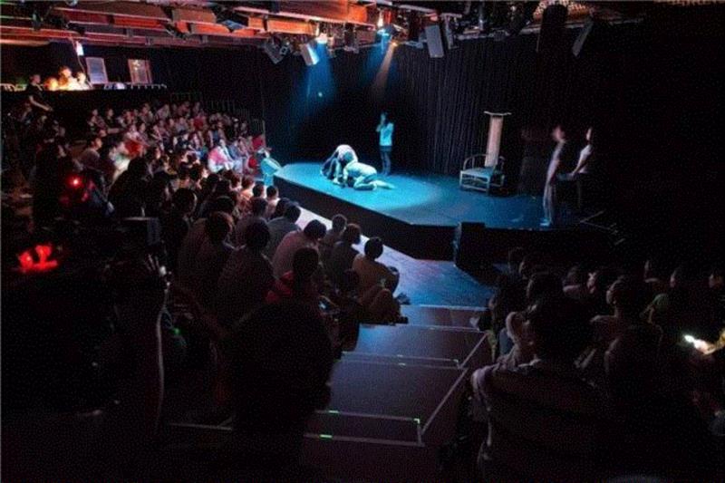 ▲ 蚌湾剧场青年竞演现场,看了五年的乌镇戏剧节,怎样才算真正看了?,乌镇,戏剧节,戏剧,导演,剧院,青年,经典,第五届,剧目,舞台