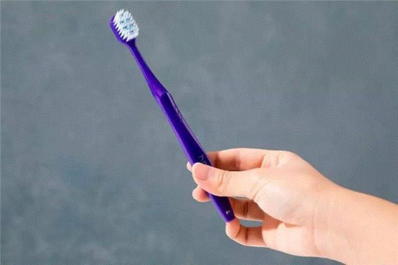 美白牙刷也是宽头设计，增大齿面接触面积，提高刷牙效率，在刷牙的同时按摩牙龈，缓解牙周病。,马毛、山羊毛、獾毛做成的牙刷，畅销日本100多年,牙刷,日本,马毛,山羊,动物,惠百施,牙齿,牙龈,牙膏,特惠