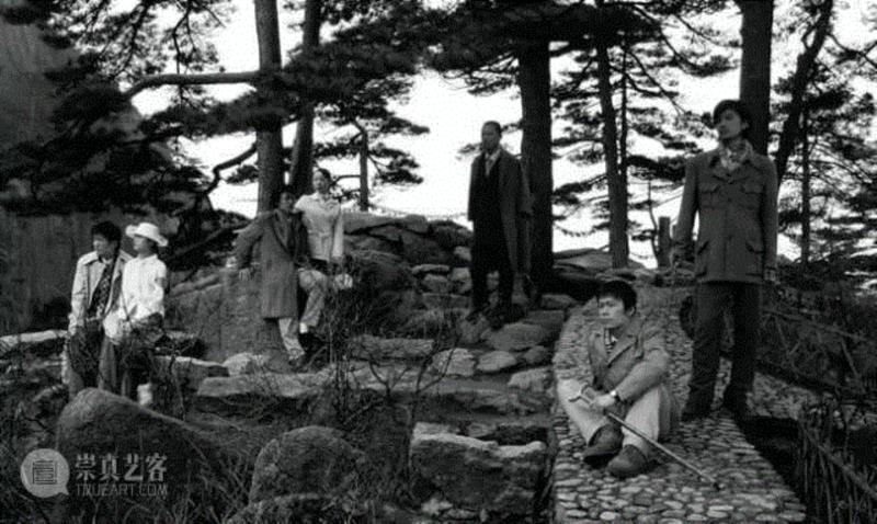 &nbsp;杨福东《竹林七贤》 2003年 35毫米胶片黑白电影 29分钟，版权为艺术家杨福东所有,杨福东镜头下，中国知识分子的孤独 ,当代艺术,影像,杨福东