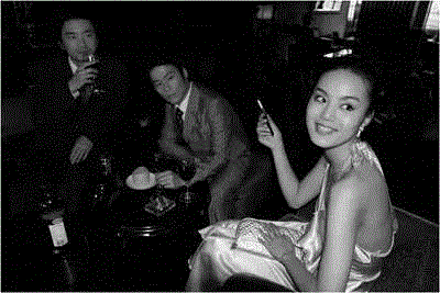 黄小姐昨夜在m餐厅, 2006,黑白照片&nbsp;版权归艺术家杨福东所有,杨福东镜头下，中国知识分子的孤独 ,当代艺术,影像,杨福东