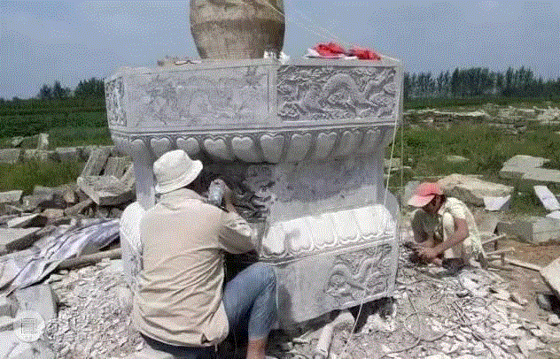 青·麒麟 雕塑 多屏录像装置 2008&nbsp;版权归艺术家杨福东所有,杨福东镜头下，中国知识分子的孤独 ,当代艺术,影像,杨福东