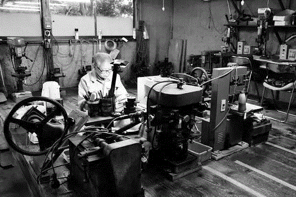 RIVER LIGHT（极铁）是日本高端铁锅市场占有率最高的品牌，致力于铁锅制造的研究。,日本主妇最爱的铁锅，超轻巧，一只手就能颠勺,铁锅,日本,主妇,RIVER,炒锅,LIGHT,中华,直径,厂商,指导价