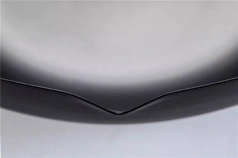 专门为炒锅设计的V型导流口，防止菜肴在倾倒的时候因为瞬间聚拢而溢出。,日本主妇最爱的铁锅，超轻巧，一只手就能颠勺,铁锅,日本,主妇,RIVER,炒锅,LIGHT,中华,直径,厂商,指导价