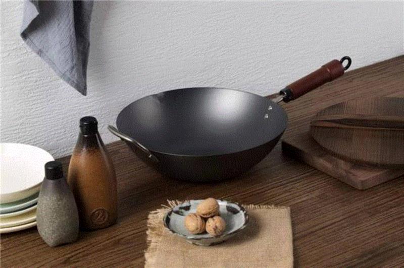 RIVER LIGHT（极铁）中华炒锅：,日本主妇最爱的铁锅，超轻巧，一只手就能颠勺,铁锅,日本,主妇,RIVER,炒锅,LIGHT,中华,直径,厂商,指导价