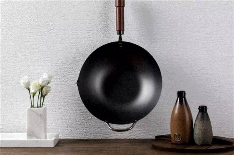 一口好的铁锅，就像是交心的朋友，会陪你很久很久。,日本主妇最爱的铁锅，超轻巧，一只手就能颠勺,铁锅,日本,主妇,RIVER,炒锅,LIGHT,中华,直径,厂商,指导价