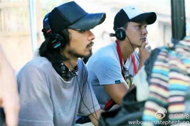 (冯德伦在指导《荒原》的拍摄),专访 | 见到43岁的冯德伦,明白了舒淇爱的是什么,冯德伦,舒淇,导演,电影,冯导,演员,侠盗,联盟,刘德华,24楼影院