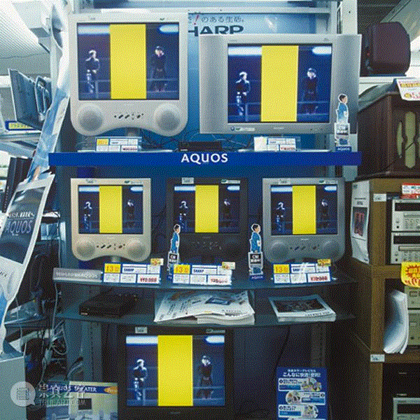 《秋叶原TV》展览现场店铺显示器陈列柜。 本文图片均由译者提供（于网络）。,美术馆和公共性｜朝向街道而生 ,公共性,美术馆,展览,公共空间