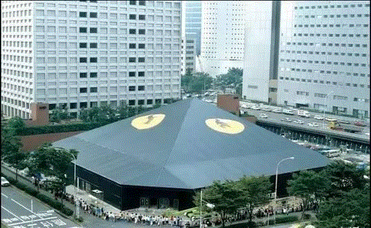 图为《猫》剧搭建的帐篷剧场,揭秘业界“神话”四季剧团 | 64年，坚持做一件事！,剧团,四季,神话,日本,音乐剧,浅利庆太,戏剧,剧目,演员,舞台