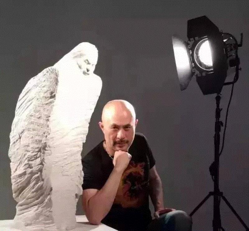 大护法“主演”徐锦江，不只是三级片教父,徐锦江,护法,主演,教父,广州美术学院,关山月,投稿,铺子,抑郁症,青铜