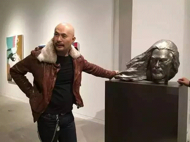 大护法“主演”徐锦江，不只是三级片教父,徐锦江,护法,主演,教父,广州美术学院,关山月,投稿,铺子,抑郁症,青铜