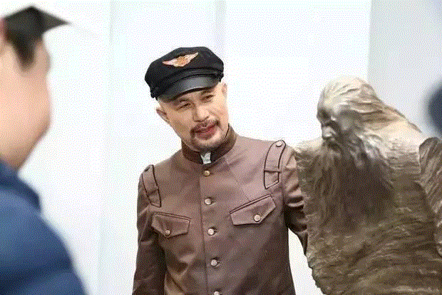 大护法“主演”徐锦江，不只是三级片教父,徐锦江,护法,主演,教父,广州美术学院,关山月,投稿,铺子,抑郁症,青铜