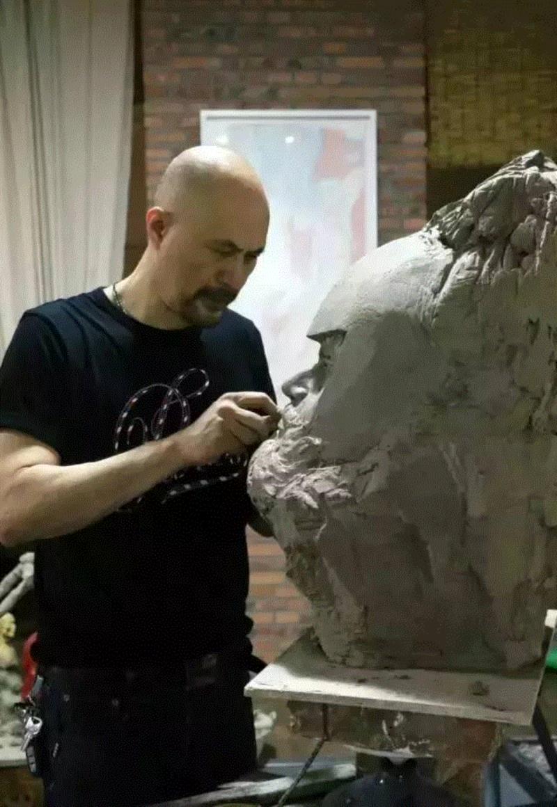 大护法“主演”徐锦江，不只是三级片教父,徐锦江,护法,主演,教父,广州美术学院,关山月,投稿,铺子,抑郁症,青铜