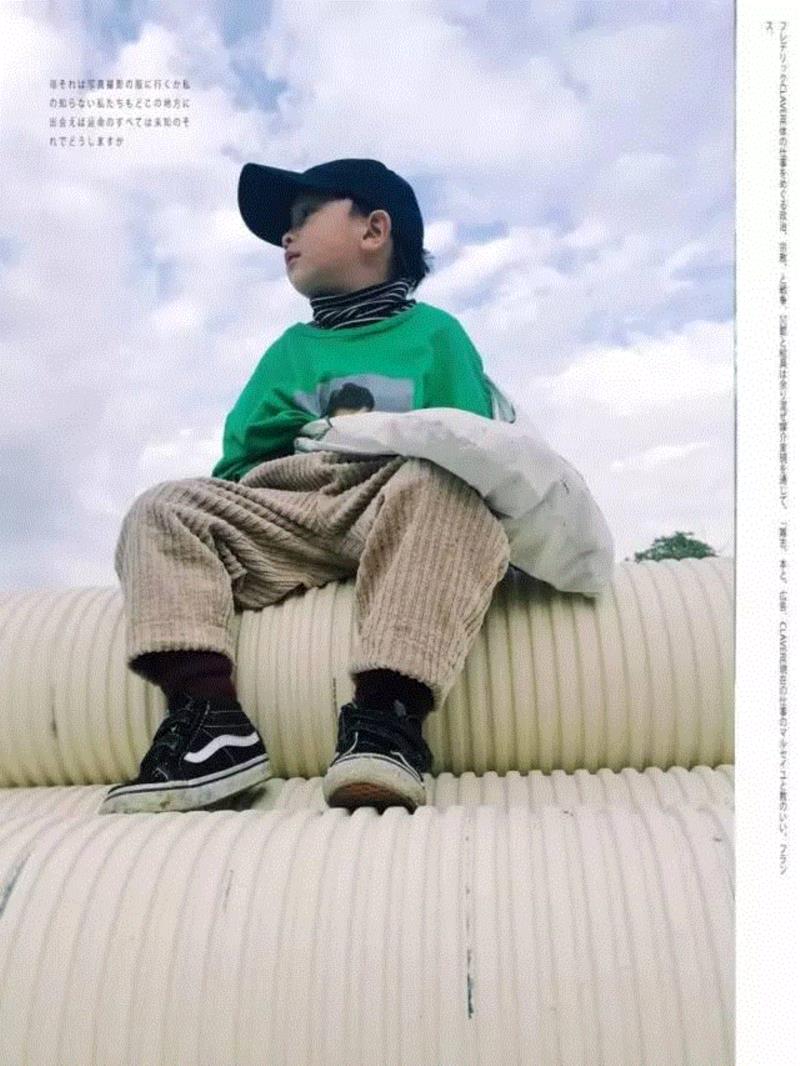 这双在无数搭配里出现的VANS帆布鞋。,乡下奶奶亲手缝衣服，把5岁孙子变成国际潮人,奶奶,衣服,孙子,yoyo,爸爸,妈妈,时尚,照片,杭州,潮流