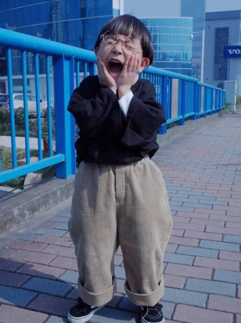 拍照的时候，,乡下奶奶亲手缝衣服，把5岁孙子变成国际潮人,奶奶,衣服,孙子,yoyo,爸爸,妈妈,时尚,照片,杭州,潮流