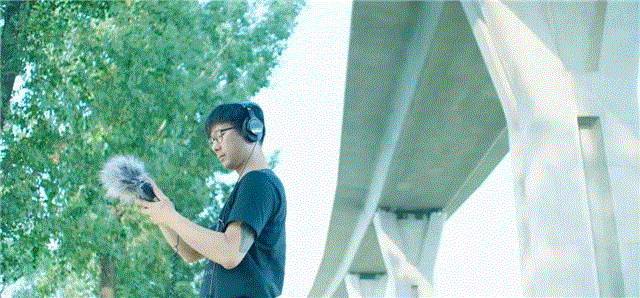 他收集了数百种稀奇古怪的声音，把城市中的喧闹都变成美好的音乐