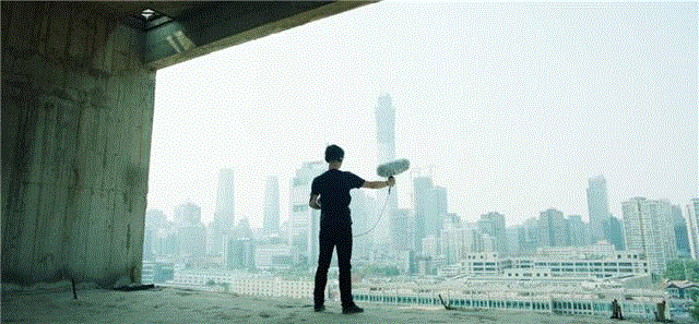 他收集了数百种稀奇古怪的声音，把城市中的喧闹都变成美好的音乐