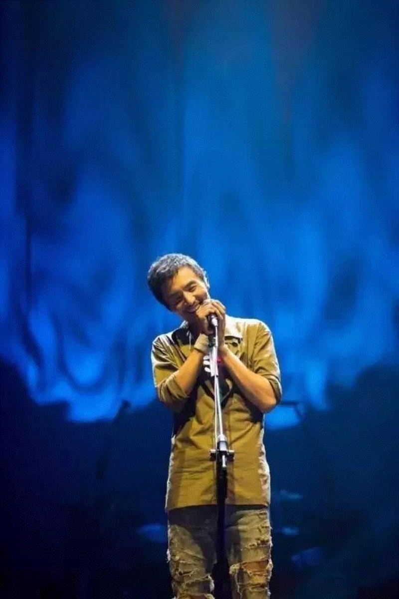 朴树：历尽千帆终不悔，归来白衣作少年。