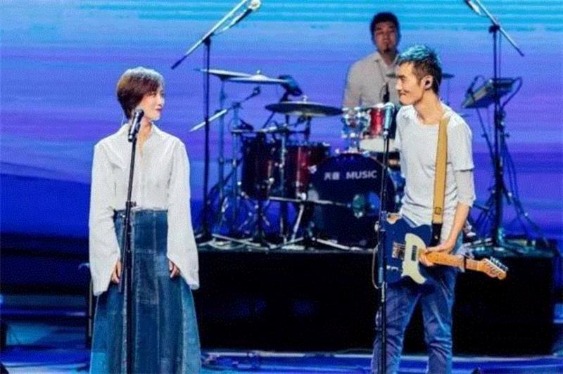 朴树：历尽千帆终不悔，归来白衣作少年。