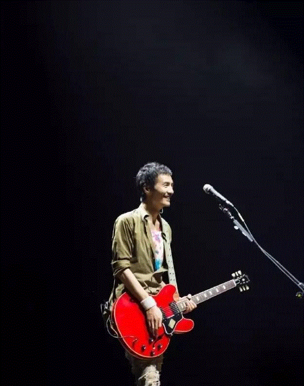 朴树：历尽千帆终不悔，归来白衣作少年。