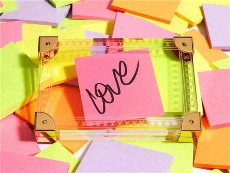 香奈儿的回旋镖、爱马仕的垃圾桶、Prada的回形针，这些时尚大牌到底在干什么？！