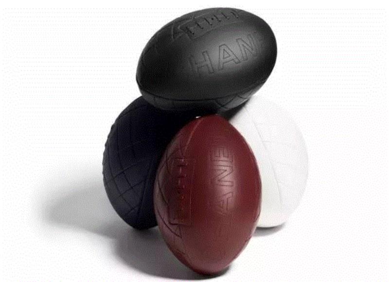 香奈儿的回旋镖、爱马仕的垃圾桶、Prada的回形针，这些时尚大牌到底在干什么？！