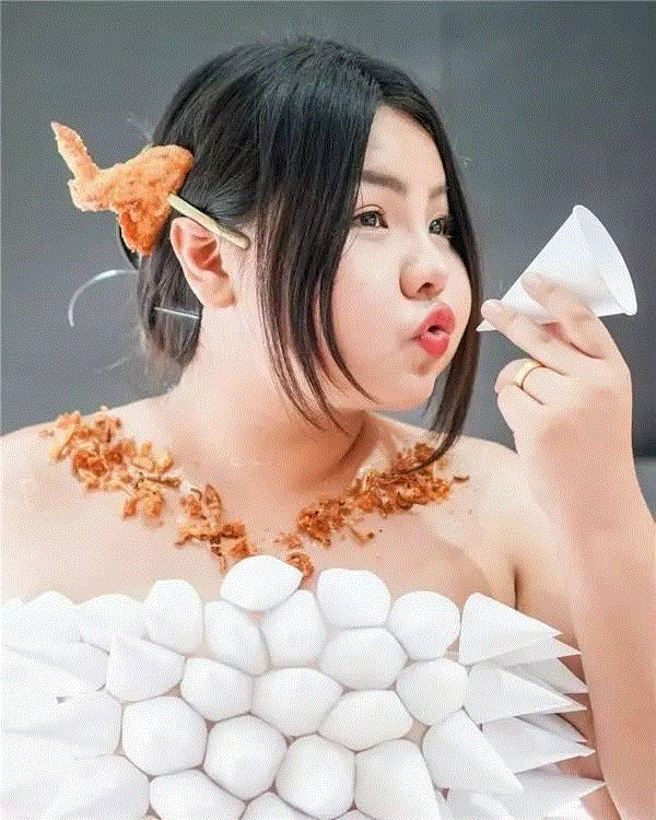 【地表最强】泰国妹纸的低成本cos，看完膝盖都肿了