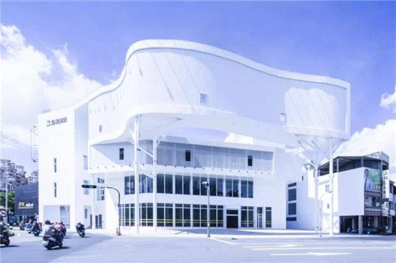 浮悬骑楼 Floating Veranda / 董育纶建筑师事务所