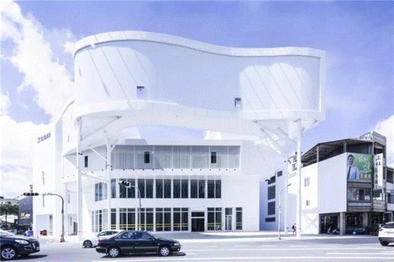 浮悬骑楼 Floating Veranda / 董育纶建筑师事务所