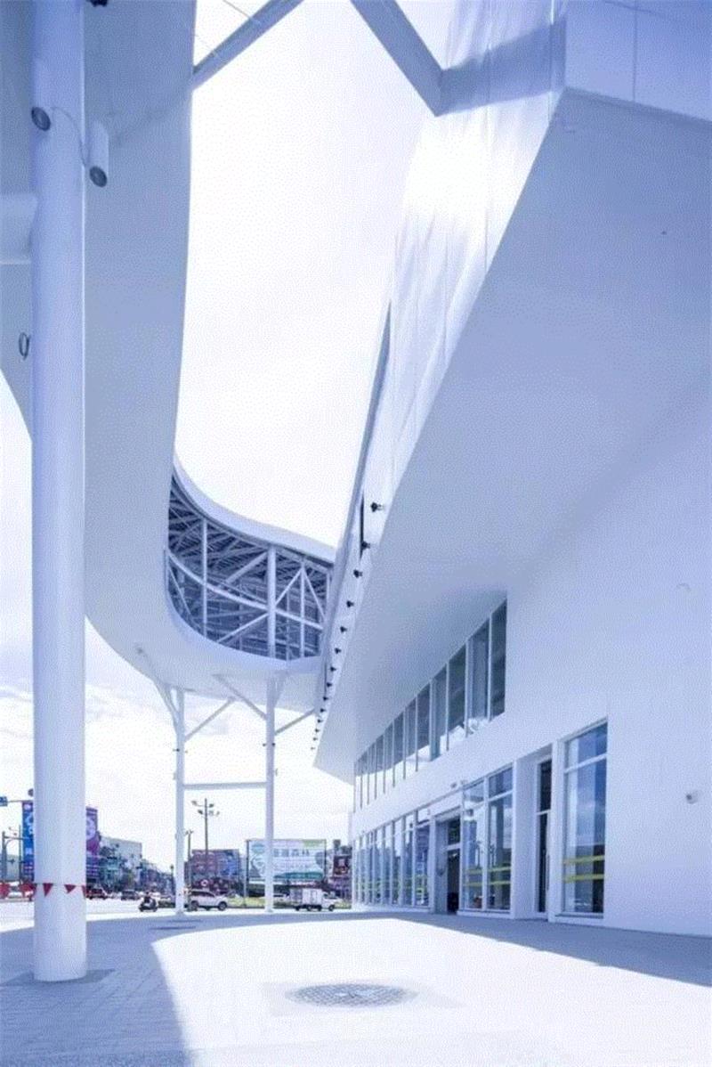 浮悬骑楼 Floating Veranda / 董育纶建筑师事务所