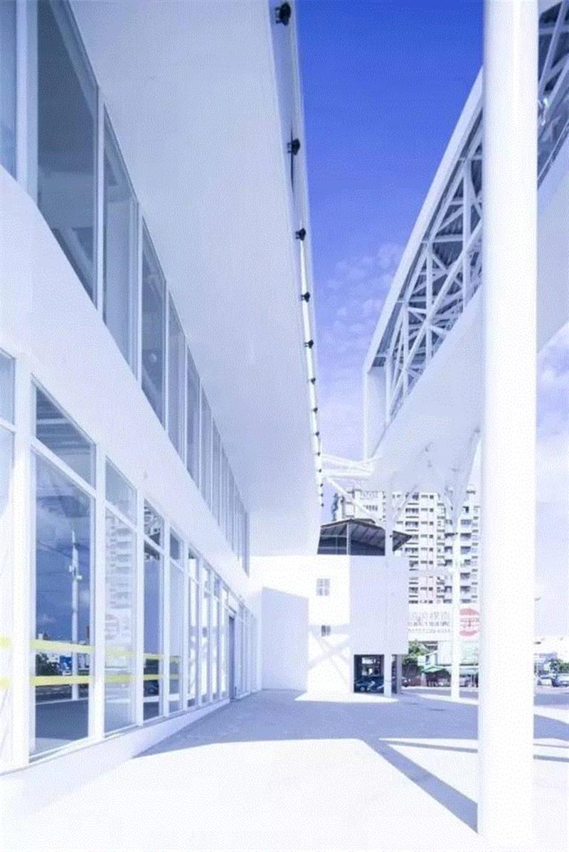 浮悬骑楼 Floating Veranda / 董育纶建筑师事务所