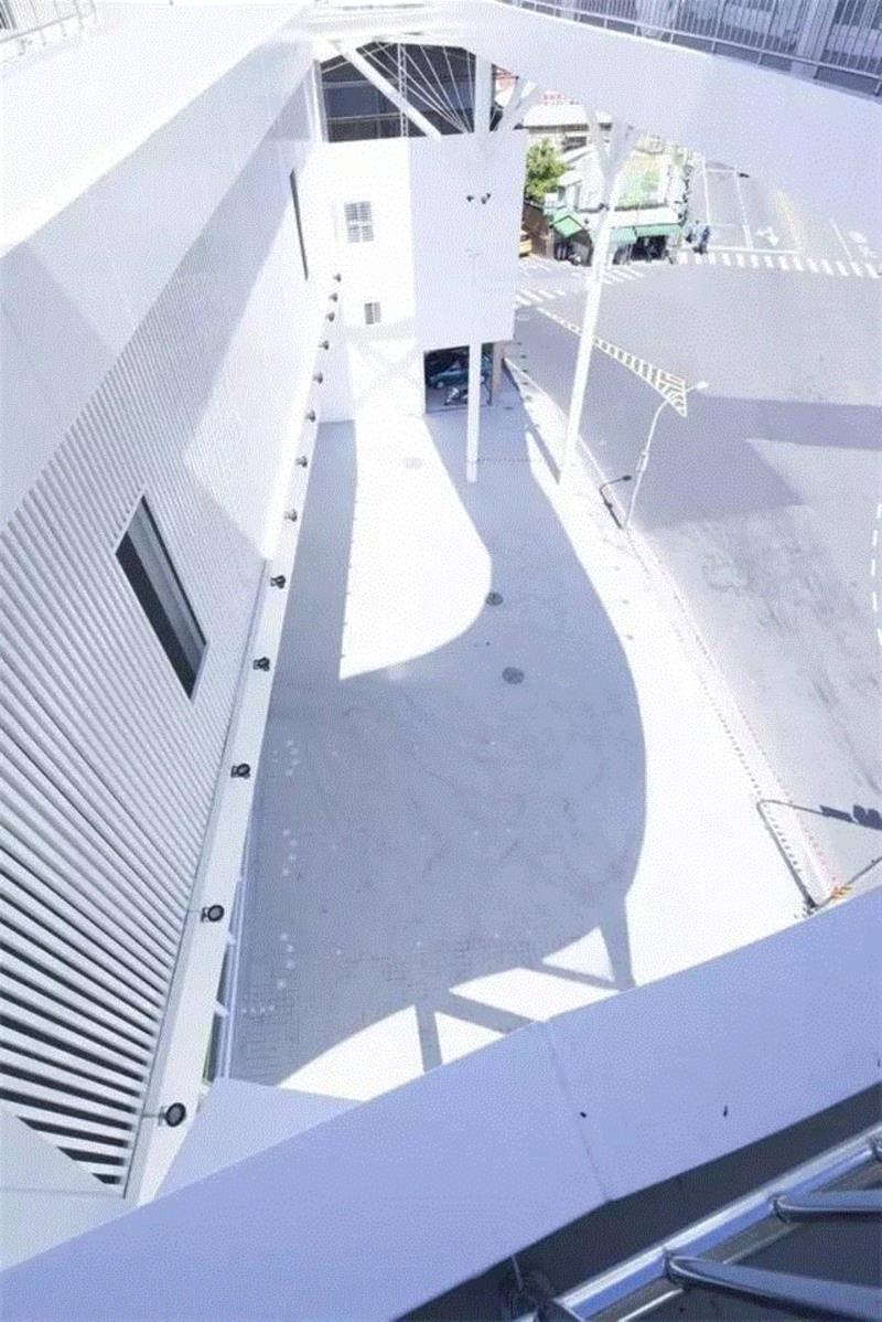 浮悬骑楼 Floating Veranda / 董育纶建筑师事务所